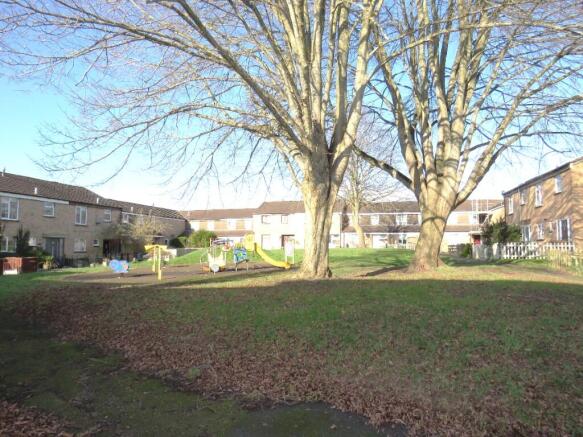 COMMUNAL GROUNDS
