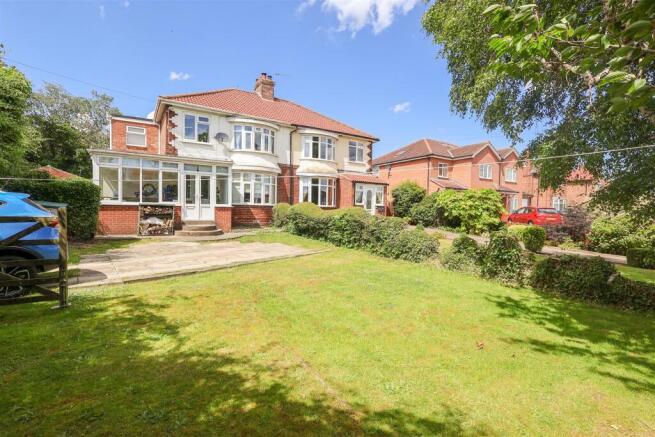 2 bed Apartment to rent Image 9