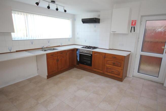 FRONT BREAKFASTING KITCHEN