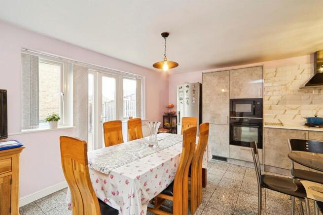 Oaklands Close, Gipton, Leeds photo 4