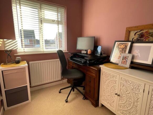 bedroom;.jpg