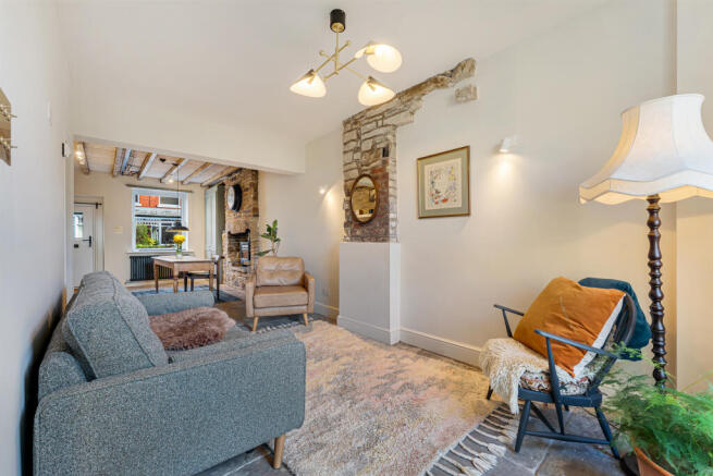 155 COMPSTALL ROAD Living 37.jpg