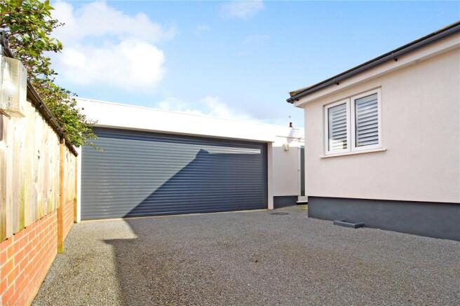 Garage/Workshop