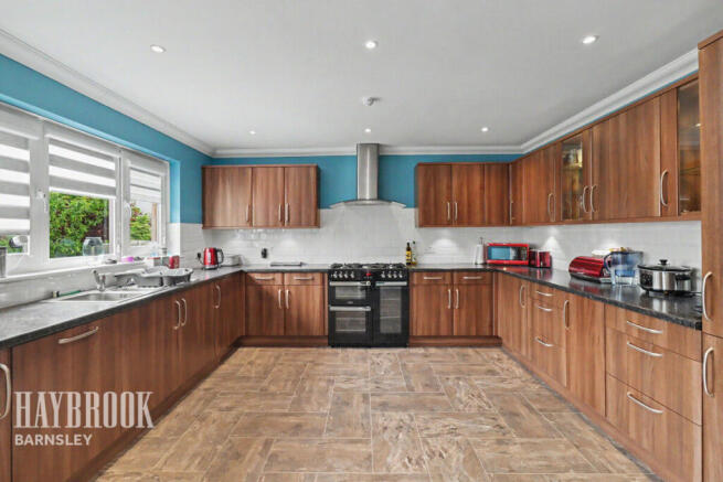 4 bed Detached for sale Image 4