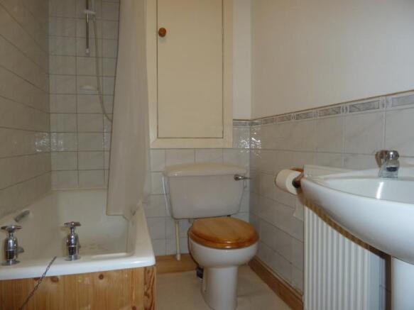 6 Thomson Street, Top Right - Bathroom