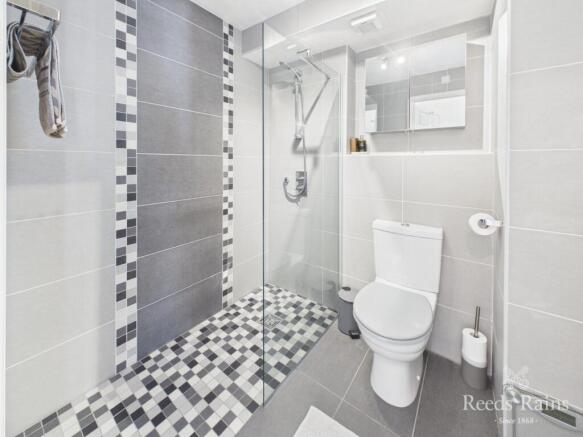 2 bed Apartment for sale Image 6