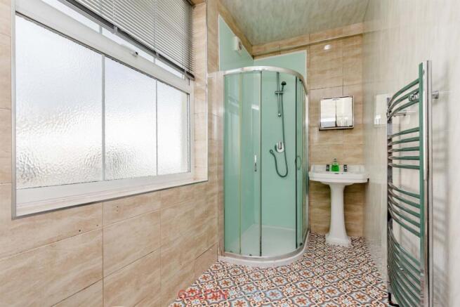 ground floor shower 