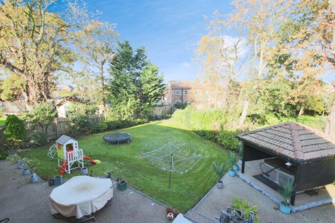 6 bed Detached for sale Image 4