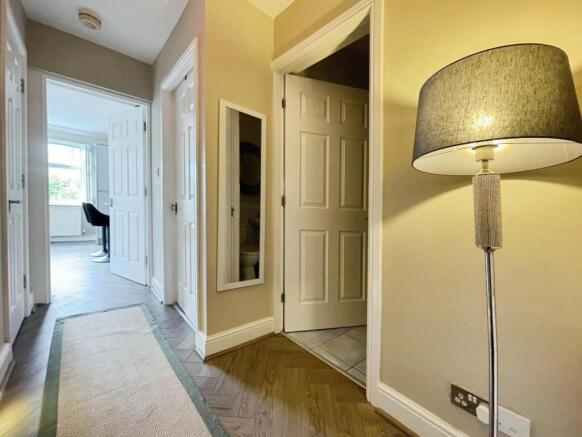 2 bed Ground Flat for sale Image 11