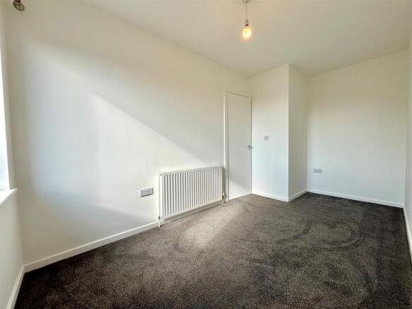 2 bed Semi-Detached to rent Image 8