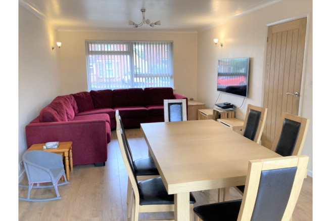 Lounge/Dining Room