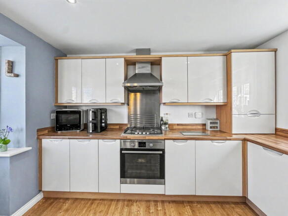 4 bed Detached for sale Image 8