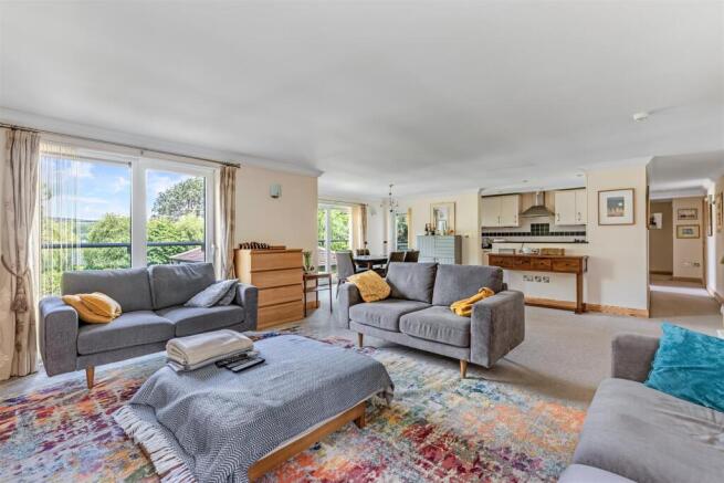 2 bed Apartment for sale Image 5