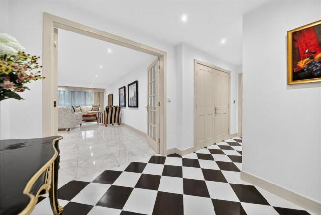 3 bed Apartment for sale Image 5