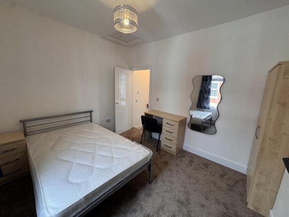 2 bed End of Terrace to rent Image 8
