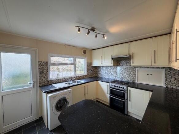2 bed Park Home for sale Image 4