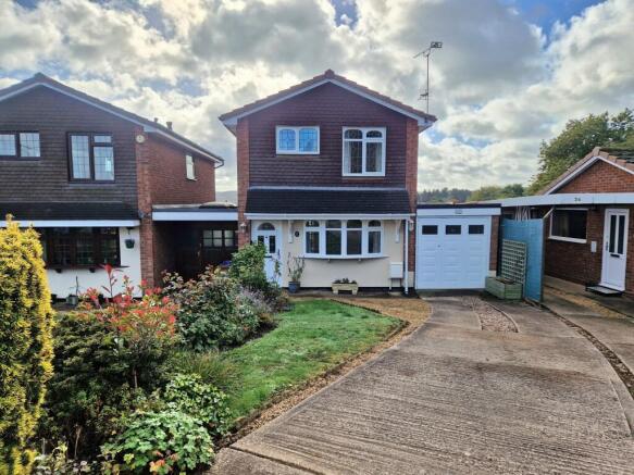3-bed detached on Waverley Gardens, Rugeley, WS15 2YE, £275,000
