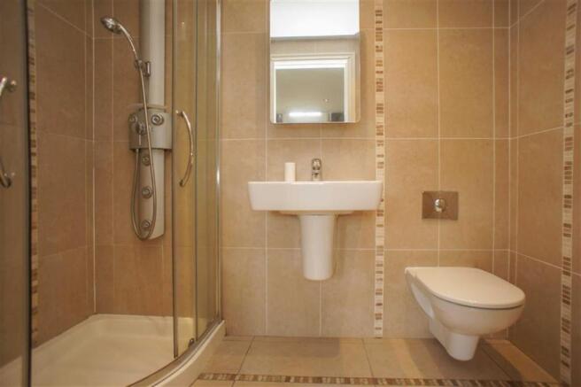 EN-SUITE SHOWER ROOM