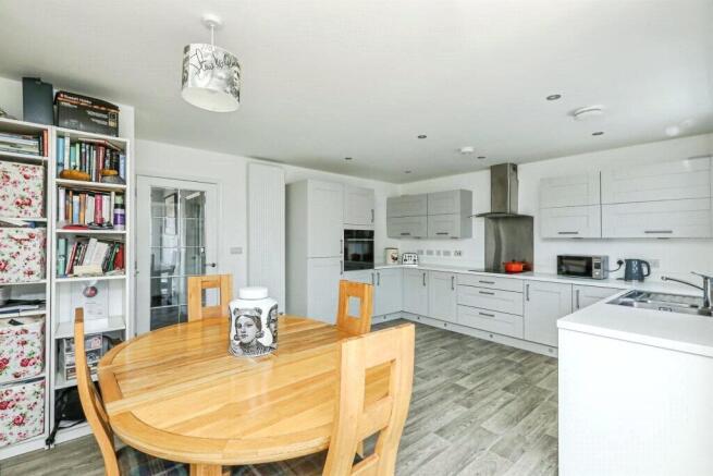 4 bed Detached for sale Image 6