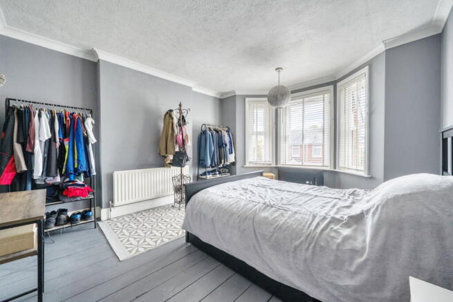 4 Bedroom Family Home - Elmes Road photo 4
