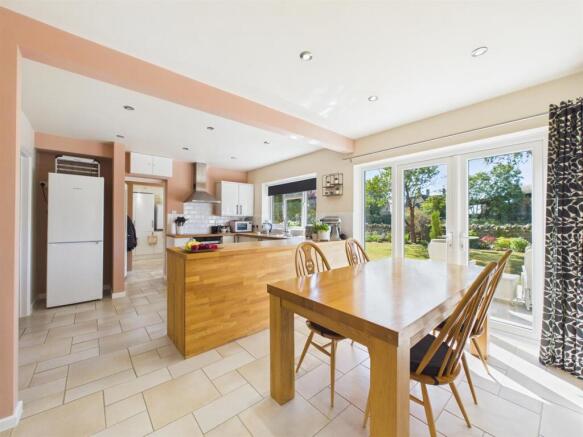 Kitchen/Dining Room