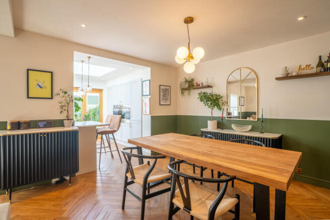 4 bed Semi-Detached for sale Image 6