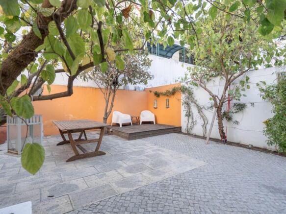 6-Bedroom Residence in Central Faro - A Truly Rare Find!
