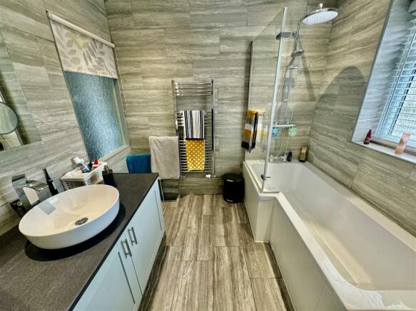 Ensuite bathroom