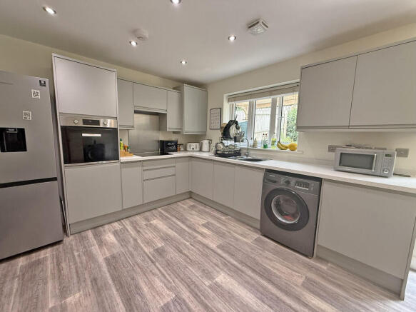 3 bed Semi-Detached for sale Image 3