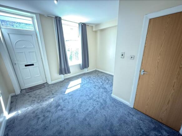 Studio to rent in shipley