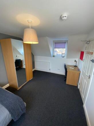Bright, neatly presented double bedroom with a ...