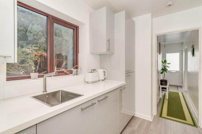 3 bed Semi-Detached for sale Image 6