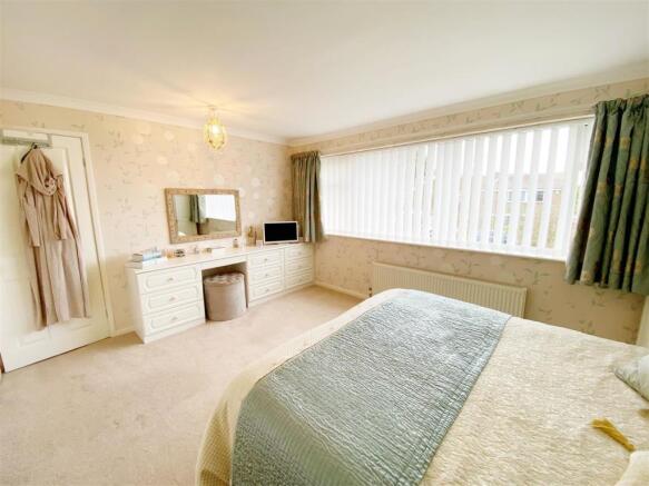 Bedroom 1 pic 2.jpg