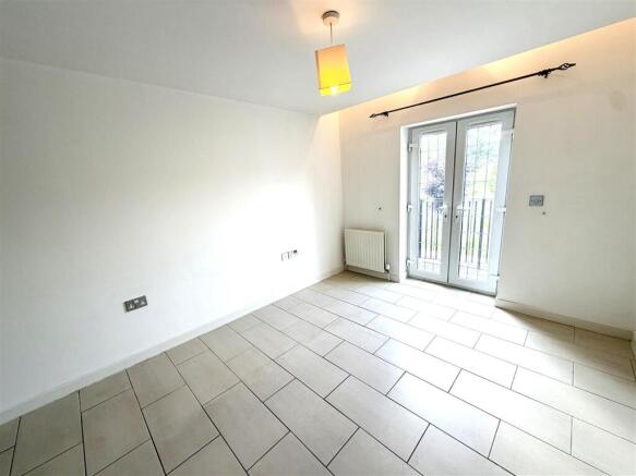 2 bed Flat for sale Image 7