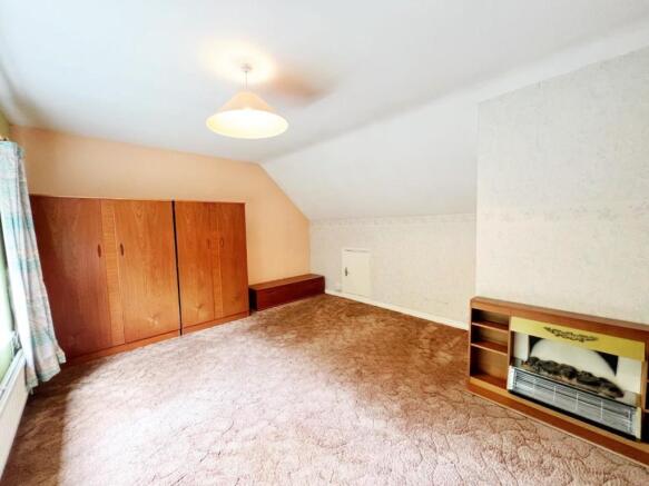 Bedroom 1 pic 2.jpg