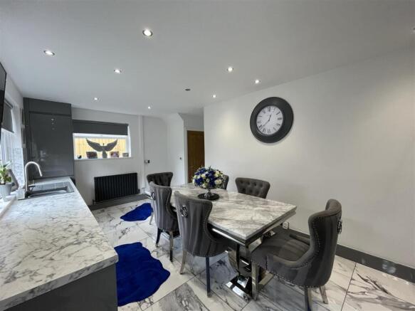 3 bed Semi-Detached for sale Image 6