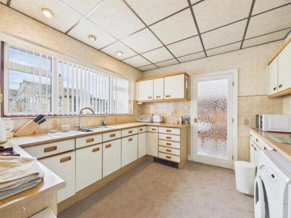 2 bed Detached Bungalow for sale Image 5