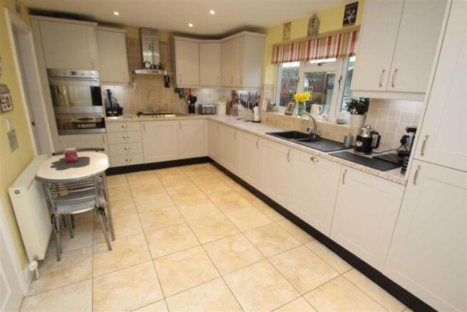 KITCHEN / BREAKFAST ROOM