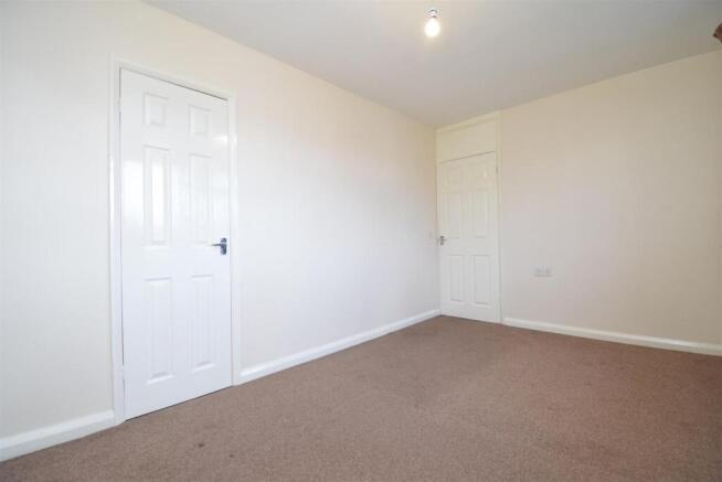 3 bed Semi-Detached to rent Image 5