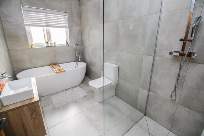 3 bed House for sale Image 12