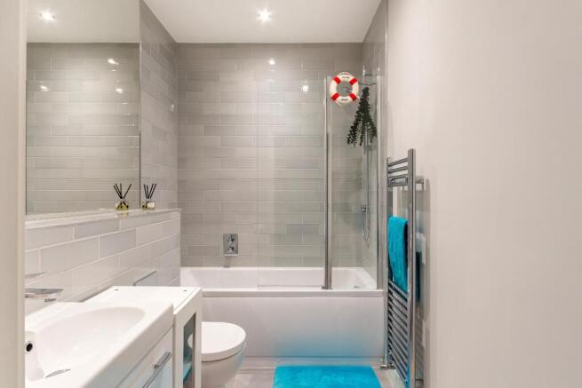 A11B1RTN - Bathroom B.jpg