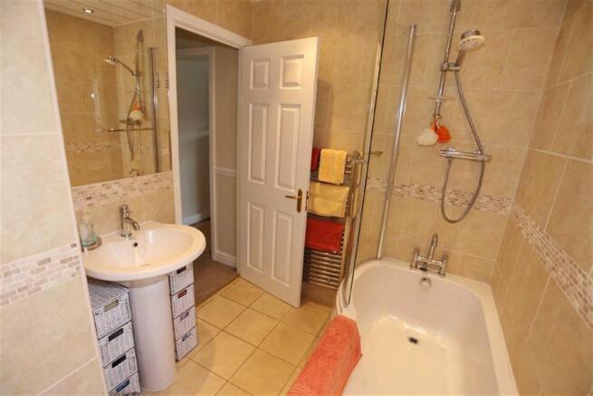BATHROOM/WC