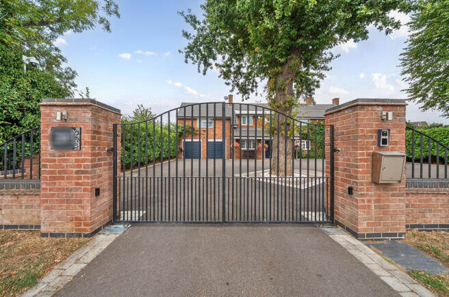 1344122-5-68a5dcb...