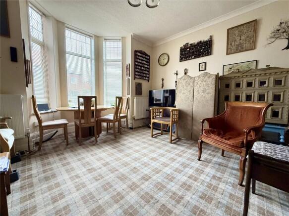 3 bed Apartment for sale Image 11