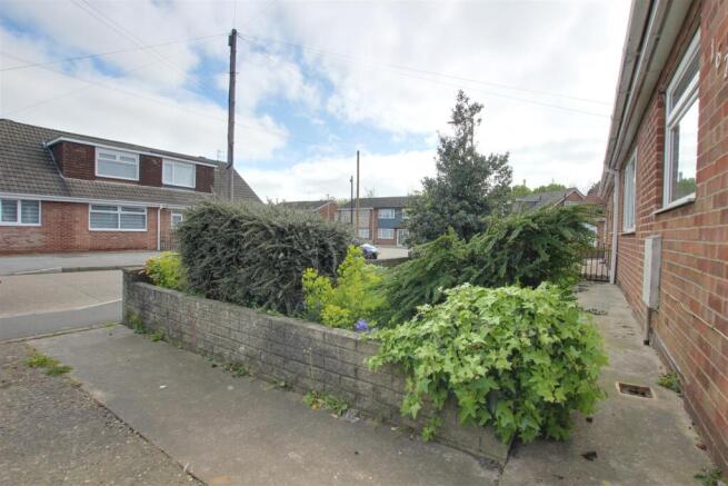 2 bed Semi-Detached Bungalow for sale Image 12