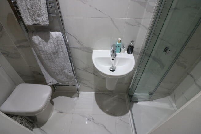 5 bed Detached to rent Image 11