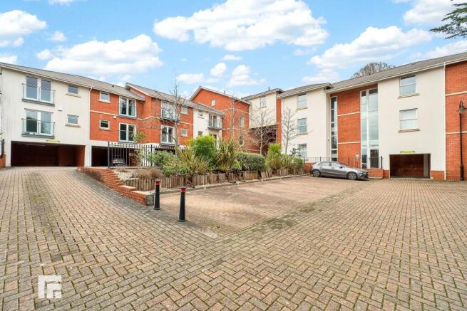 2-bed flat on Clive Road, Canton, CF5, £239,950