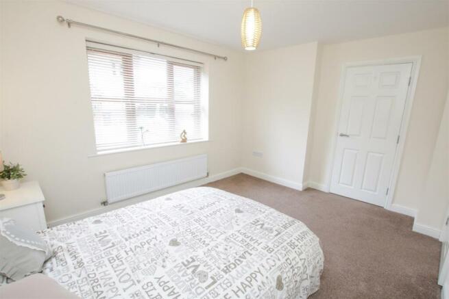 DOUBLE BEDROOM