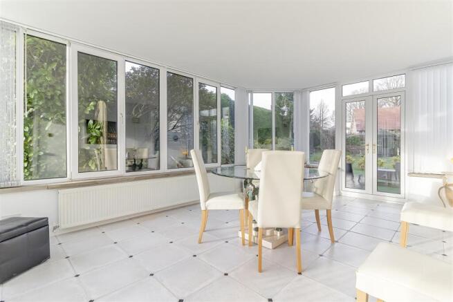 4 bed Detached for sale Image 12