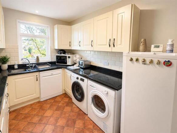 5 bed Detached for sale Image 10